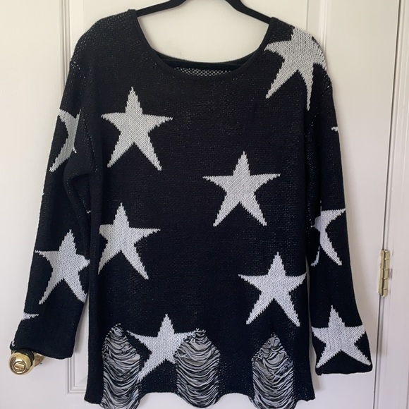 Off the shoulder Star Sweater - Picture 6 of 8